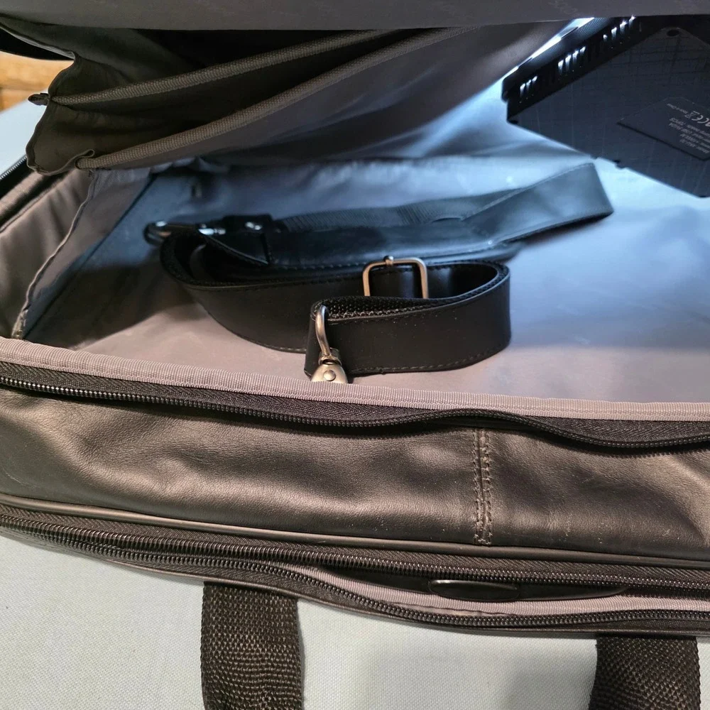 Solo New York Black Leather Laptop Briefcase Messenger Bag Multi-Pocket Travel